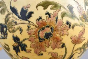 Fischer/Zsolnay lámpa. Kézzel festett, jelzés nélkül, kopásokkal. Búra nélkül 56 cm