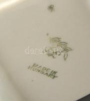 Kispest kulacs fehér mázast, jelzett, kis kopással. 14 cm