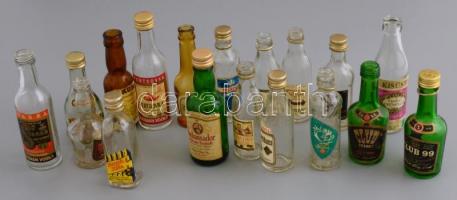 18 db szeszesüveg, közte Mecseki Itóka, Mocca