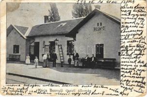 Máriabesnyő (Gödöllő), Vasútállomás, vasutasok, létra (kopott sarkak / worn corners)