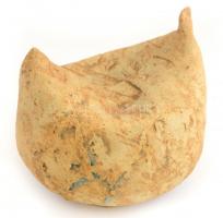 Gorka Lívia (1925-2011): Nonfiguratív dísz. Csurgatott mázas kerámia, jelzett, hibátlan m: 17 cm, sz: 17 cm