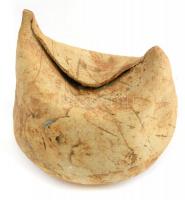 Gorka Lívia (1925-2011): Nonfiguratív dísz. Csurgatott mázas kerámia, jelzett, hibátlan m: 17 cm, sz...