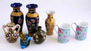 Vegyes porcelán és kerámia dísztárgy tétel, közte virágos bögrék, porcelán váza, hógömb, összesen 8 db