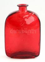 Piros, mintás üvegváza. Formába öntött, mintás, anyagában színezett, festékhiánnyal, m: 21,5 cm
