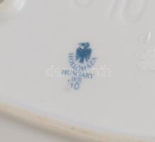 Hollóházi Szász Endre által tervezett mintával díszített tálka, matricás, jelzett, kis kopásokkal 12...