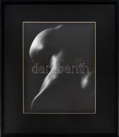 Marácz István (1958-): Hát tanulmány. Professzionális fotópapír, kézi nagyítású, 1/1 nagyítás, bárso...