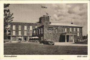 Balatonföldvár, Sellő üdülő, étterem, automobilok, magyar zászlók (EK)