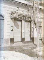 cca 1938 Békéscsaba, a Thöresz család gyógyszertára kívül-belül, 8 db vintage NEGATÍV, Thöresz Dezső...