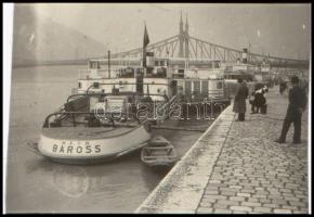 cca 1940 Baross nevű hajó a pesti rakpart mellett, 1 db vintage DIAPOZITÍV felvétel Kerny István (1879-1963) budapesti fotóművész hagyatékából, 24x35 mm