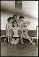 cca 1973 Népszerű fotóstéma, alaposan feldolgozva, szolidan erotikus felvételek, 40 db vintage NEGAT...