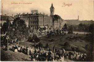 Szeged, Széchenyi tér a Városházával, piaci árusok, üzletek