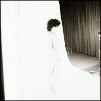 cca 1988 Műteremben, egy szál semmiben, 7 db vintage NEGATÍV Menesdorfer Lajos (1941-2005) budapesti...