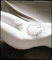 cca 1988 Az ékszerész barátnője, 3 db vintage NEGATÍV Menesdorfer Lajos (1941-2005) budapesti fotómű...