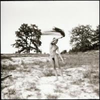 cca 1979 Szélben hajladozó mezei virágszálnak az ő elrablása, 5 db vintage NEGATÍV Menesdorfer Lajos...