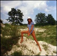 cca 1992 A csíkos ruci nagyon dögös, 2 db vintage NEGATÍV Menesdorfer Lajos (1941-2005) budapesti fotóművész hagyatékából, 6x6 cm