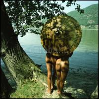 cca 1986 Szerepjátékok, Menesdorfer Lajos (1941-2005) budapesti fotóművész hagyatékából, 7 db vintage NEGATÍV, 6x6 cm