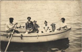 1912 Crikvenica, Cirkvenica; csónakázó hölgyek és gyerekek / ladies with children in a rowing boat. Berger photo (EK)