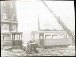cca 1956 Budapesti villamos sínre daruzása, NEGATÍV felvétel, 4x5 cm