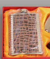 Pipa, h: 14 cm, + öngyújtó, h: 7 cm + flaska, 14x9,5 cm, szettben, dobozban