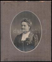 cca 1910 Férj és feleség portréja, nagyméretű fotó kartonon, Urfahr, Pechan, a kartonon kopásnyomokk...