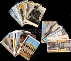 Kb. 150 db MODERN főleg használatlan szovjet képeslap Leninről / Cca. 150 modern mostly unused Soviet postcards of Lenin