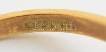 Arany (Au) gyűrű 14 K zafirral és brillekkel. Jelzett Bruttó 6,32 g, m: 54