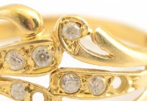 14 K arany (Au) gyűrű, jelzett, két hiányzó kővel 3,08 g m: 64
