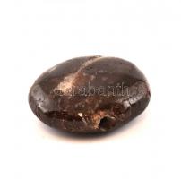 Csiszolt barna ásvány, medálként hordható, fúrt lyukkal, 2,5×3 cm