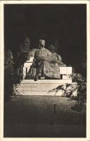 1935 Budapest XIV. Városliget, Anonymus szobor megvilágítva este (EK)
