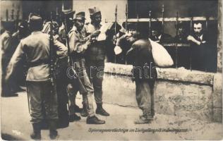 1915 Spionageverdächtige im Zivilgefängniß in Iwangorod / WWI Austro-Hungarian K.u.K. military, espionage suspects in the civil prison in Ivangorod (EK)