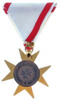 1999. "Magyar Máltai Lovagok Szövetsége Bronz Keresztje" aranyozott, zománcozott fém kitüntetés, mellszalagon, eredeti tokban T:1- hátoldalon anyagfölösleg Márton 65/3