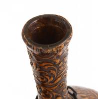 Díszített bőr bevonatos spanyol, mór stílusú üveg láncos kupakkal. 27 cm