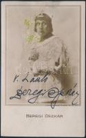 Beregi Oszkár (1876-1965) színész saját kezű aláírása egy őt ábrázoló képeslapon, a felületén folttal.