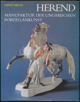 Győző Sikota: Herend manufaktur der ungarischen porzellankunst. Budapest,1982, Corvina kiadó.Fekete-fehér és színes fotókkal gazdagon illusztrálva. Egészvászon-kötés védőborítóval, jó állapotban, német nyelven.