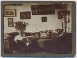 cca 1914 Szekszárdi Bajó István lakásának belseje, keményhátú fotó, 8×11 cm