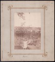 1898 Deméndi (Szlovákia) életképek, kartonra kasírozott fotó Bellusi Baross Károly agrárpolitikus szakíró műterméből, 2 db, 10,5×15 cm