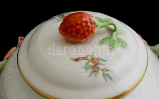 Herendi csipkebogyó mintás szószos kínáló. Kézzel festett, jelzett, hibátlan m: 16 cm, sz 18 cm