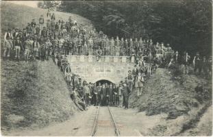 1909 Somsály (Ózd), Erzsébet tárna, bányászok. Bodnár Mátyás kiadása (r)