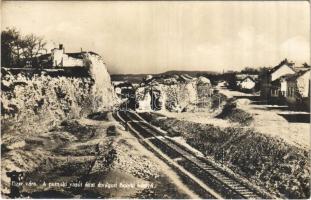 Eger, vár, a putnoki vasút által vágott Bolyki bánya