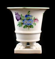 Herendi tertia karmos váza, virágmotívumokkal, kézzel festett, jelzett, apró kopásokkal, m: 8 cm