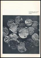 Dienes István: A honfoglaló magyarok. Második kiadás. Fekete-fehér fotókkal illusztrálva. Heredtias....