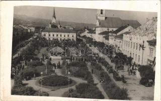 1940 Máramarossziget, Sighetu Marmatiei; bevonulás, magyar zászlók / entry of the Hungarian troops, Hungarian flags. Stern Kálmán photo + &quot;1940 Máramarossziget visszatért&quot; So. Stpl.