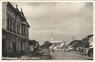 Bánffyhunyad, Huedin; Kossuth Lajos utca, Gurzo Imre üzlete, Vladeasa bank / street view, shops, bank (EK)