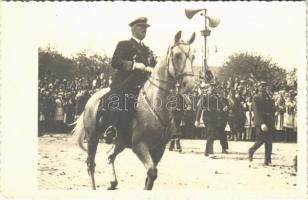 1940 Szatmárnémeti, Satu Mare; bevonulás, Horthy Miklós fehér lovon / entry of the Hungarian troops, Horthy. "L'Art" Foto Szalon, photo + "1940 Szatmárnémeti visszatért" So. Stpl