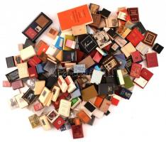 Óriási vegyes minikönyv tétel: legalább 1000 db, nagy dobozban