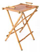 Kínáló asztalka, fa tálcával bambusz lábakon, lábak és keresztlécek végén réz veretekkel, bambuszon repedésekkelel, tálca közepén folttal. Tálca méret: 31,5x22,5 cm, m: 50 cm