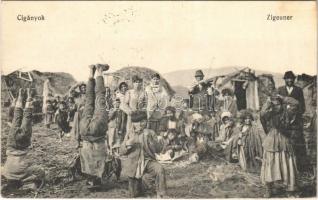 1916 Munkács, Mukacheve, Mukacevo; Cigányok, fejenállás, hegedűs / Zigeuner / Gypsy folklore, headstand, violinist