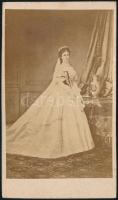 cca 1864 Wittelsbach Erzsébet (Sisi, 1837-1898) osztrák császárné és magyar királyné eredeti fotója, kartonon, szép állapotban, 10,5×6 cm