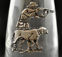 Exkluzív vadász italos készlet 6 pohár, egy üveg, fém vadász és vaddisznó rátétekkel. Nem használt, ...