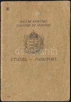 1926 Magyar Királyság által kiállított II. típusú, 20 000 korona benyomott illetékjegyű útlevél, meg...